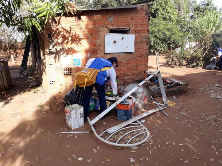 DENGUE - Agentes de Endemias vão de casa em casa para enfrentamento à proliferação do Aedes aegypti