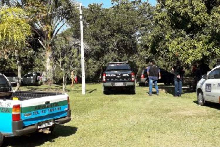 Equipes de fiscalização encerram festa com aproximadamente 30 pessoas em rancho neste domingo (02)