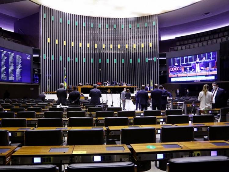 Senadores do PSDB e PSD querem atrasar uso dos recursos do Novo Fundeb