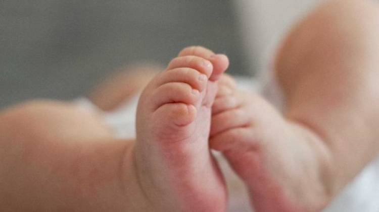 Recém-nascido é encontrado vivo dentro de sacola plástica na calçada em MS