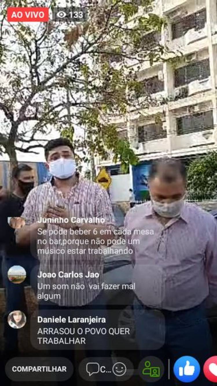 Músicos Tres lagoenses protestam em frente a Prefeitura de Três lagoas