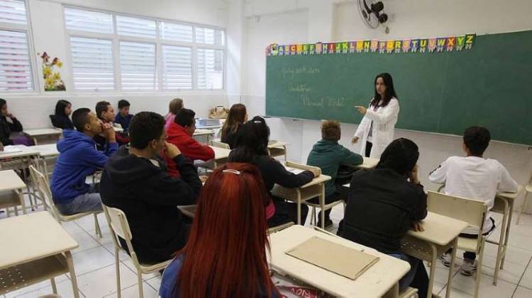 Ideb do ensino médio tem maior alta da história, mas crescimento do 1º ao 5º ano desacelera