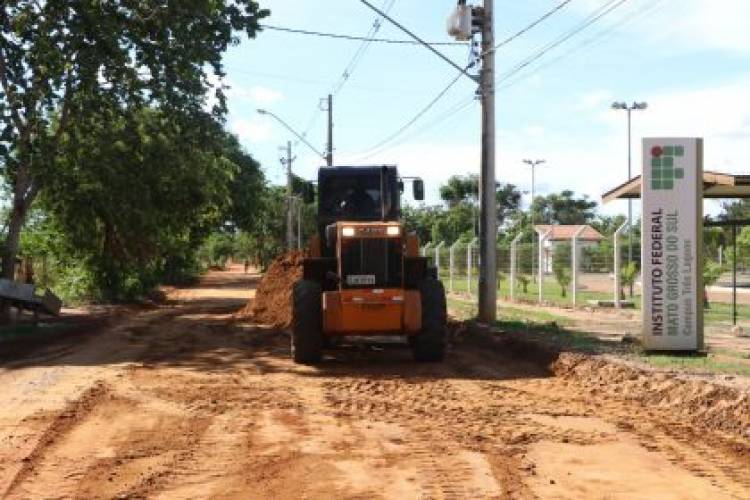Prefeitura de Três Lagoas inicia pavimentação asfáltica da rua de acesso ao IFMS