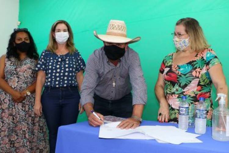 Prefeito Angelo Guerreiro dá posse às integrantes do Conselho Municipal dos Direitos da Mulher