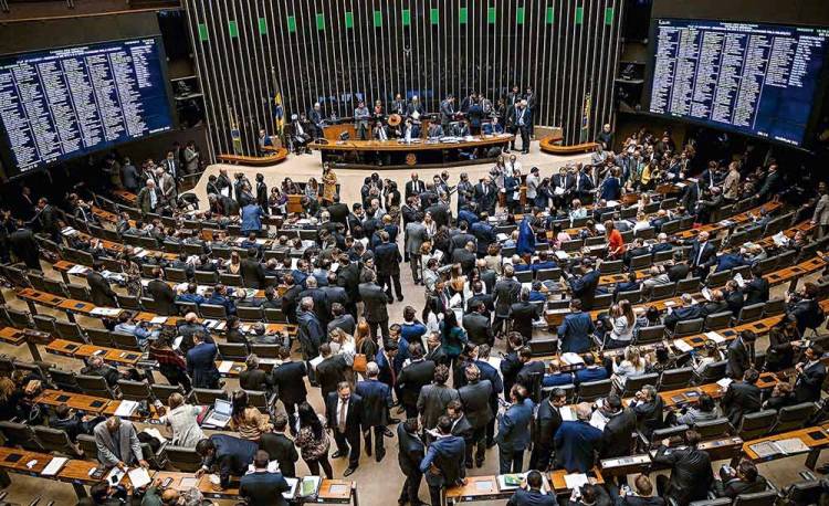 15 deputados entram com PDLs para garantir FUNDEB e reajuste do piso dos professores em 2021