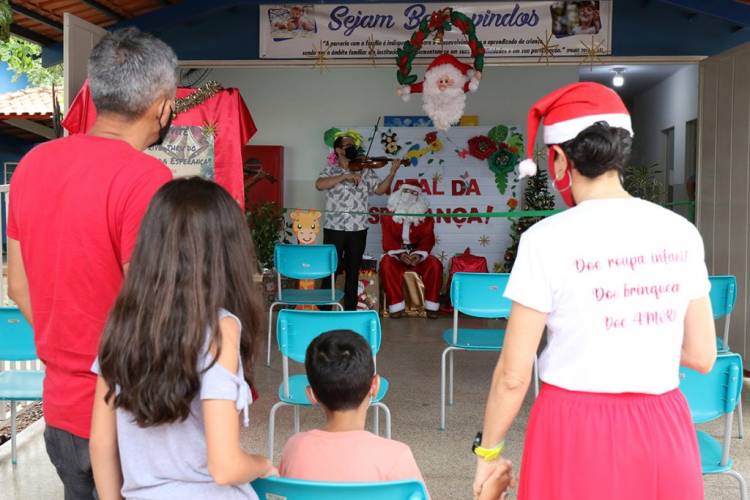 CEI Professora “Lilian Márcia Dias” realiza projeto “Natal da Esperança” trabalhando amor e solidariedade com as mais de 180 crianças