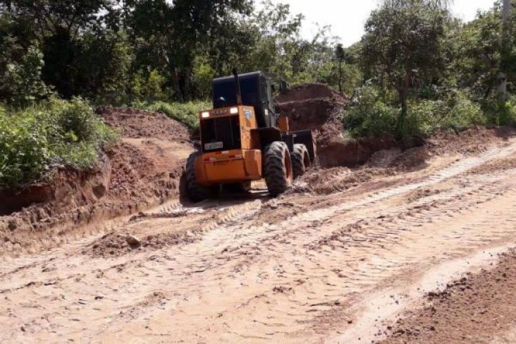 Equipes da Prefeitura realizam força-tarefa para recuperar áreas prejudicadas pela chuva de quinta-feira (17)