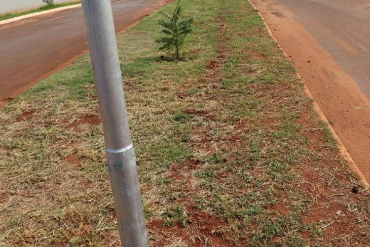 Fiação dos novos postes de LED da Avenida Milton Damasceno foi furtada nesta madrugada