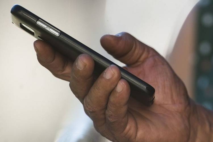 Golpe no celular: especialista alerta sobre cuidados no uso do QR Code