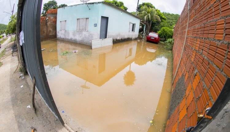 Após chuva deixar famílias desabrigadas, Corumbá decreta situação de emergência