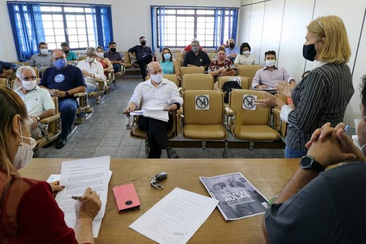 Comitê realiza primeira reunião do ano e discute ação de volta as aulas no município com representantes de escolas