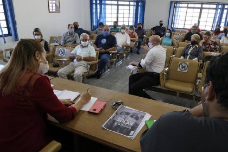 Comitê realiza primeira reunião do ano e discute ação de volta as aulas no município com representantes de escolas