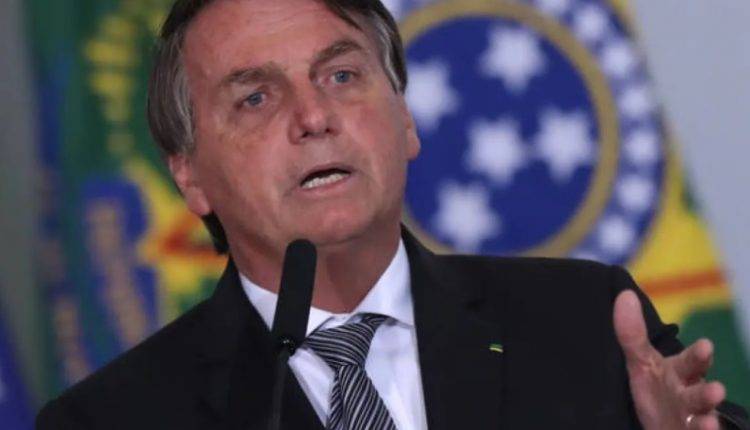 Bolsonaro fala que auxilio deve começar a ser pago em março e durar três ou quatro meses
