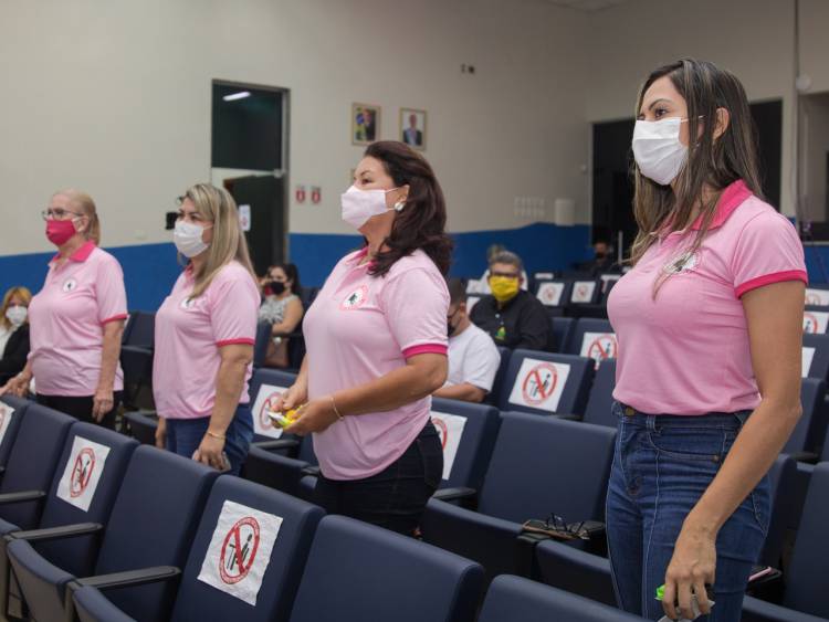 A presidente do Conselho Municipal dos Direitos da Mulher, Rosires Magalhães da Silva, usou a Tribuna, para falar sobre o Diia Internacional da Mulher