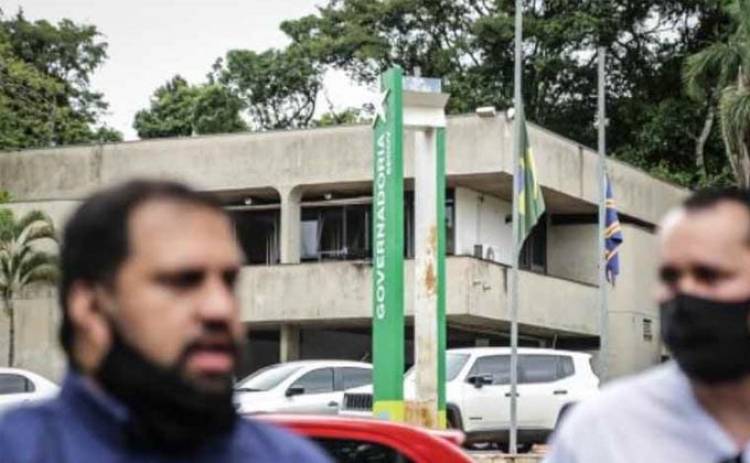 Reinaldo ignora protestos e reajusta pauta fiscal: gasolina ficará R$ 0,18 mais cara em MS