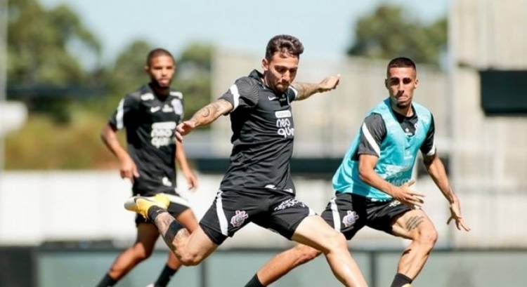Corinthians treina finalizações e faz 'minijogo' em quarto trabalho da semana