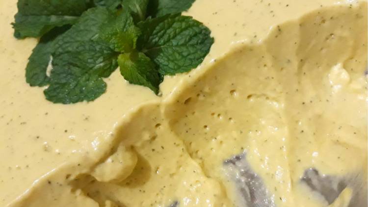 Mousse de maracujá com hortelã 