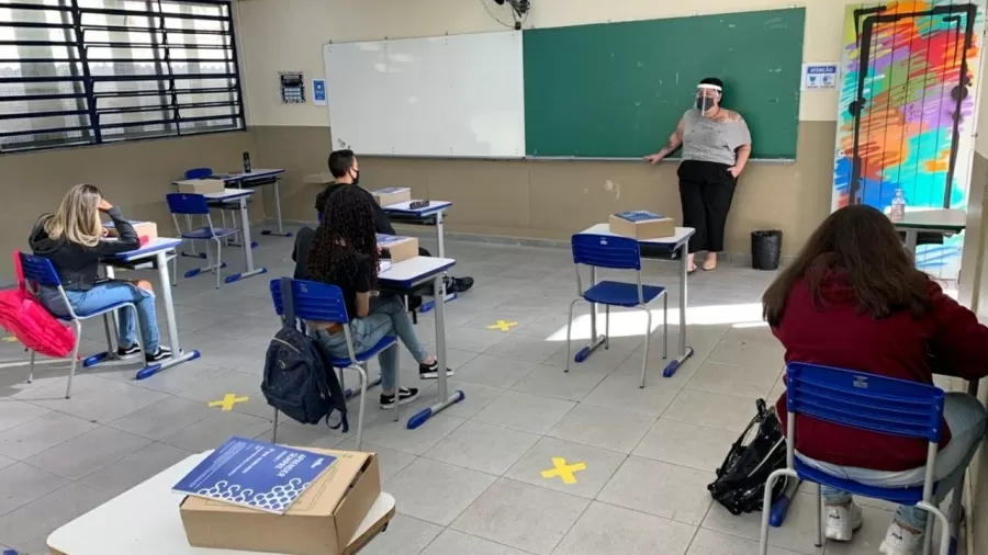 Volta às aulas presenciais nas escolas de São Paulo...