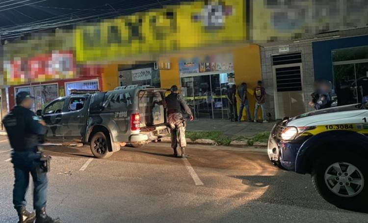  POLÍCIA Trio é preso após furtar loja no Centro de Três Lagoas (MS)