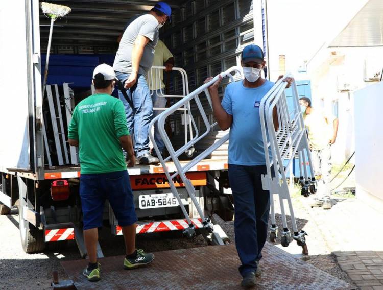 Três Lagoas recebe trinta camas do Governo do Estado para iniciar a montagem dos primeiros leitos do Hospital de Campanha