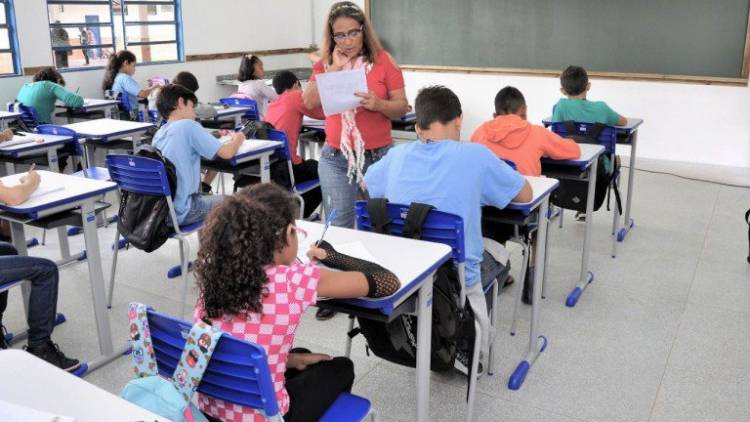 Trabalhadores da educação já podem se cadastrar para vacinação contra a covid-19