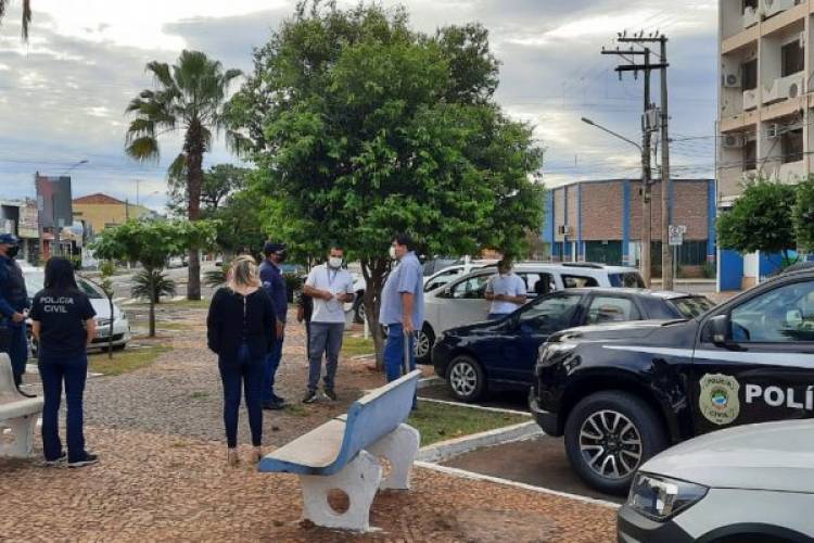  Dois campos de futebol são lacrados e mais de 30 pessoas são abordadas em fiscalização descumprindo decretos em vigência em Três Lagoas