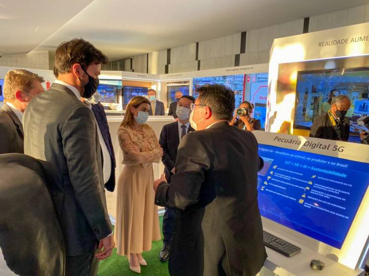 Em exposição sobre uso do 5G, Soraya Thronicke busca mais informações sobre pecuária digital