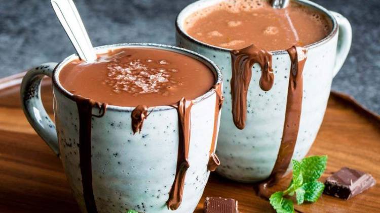 Chocolate quente cremoso em 10 minutos