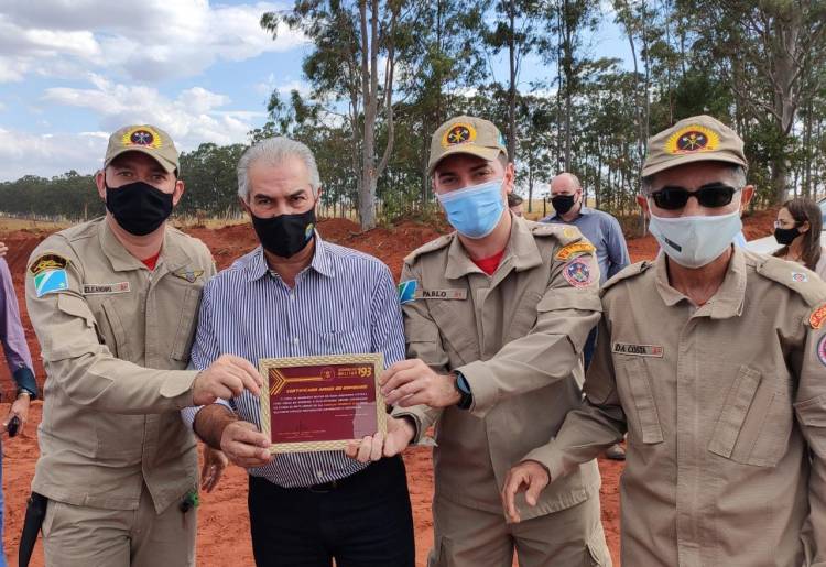 Governador Reinaldo Azambuja recebe Título de Amigo do Corpo de Bombeiros