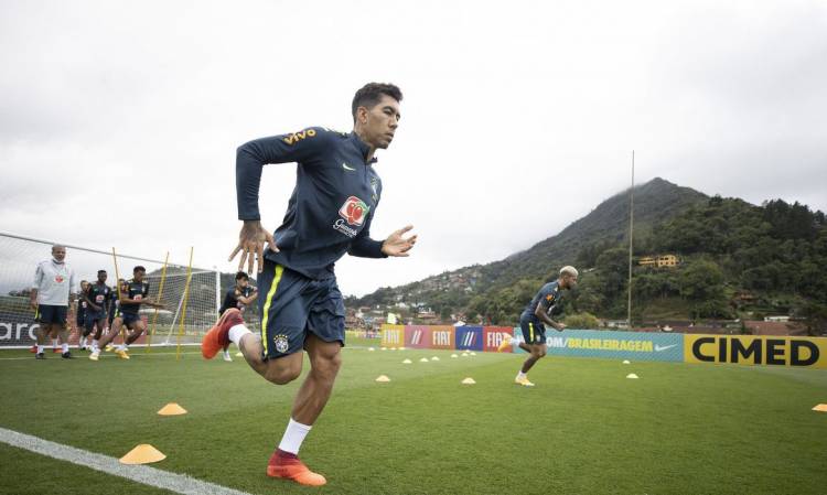 Eliminatórias: seleção faz último treino antes de viagem para o RS