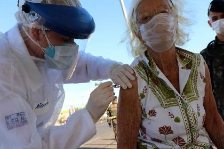 Saúde realiza Dia D de vacinação contra gripe H1N1 em três locais estratégicos de Três Lagoas