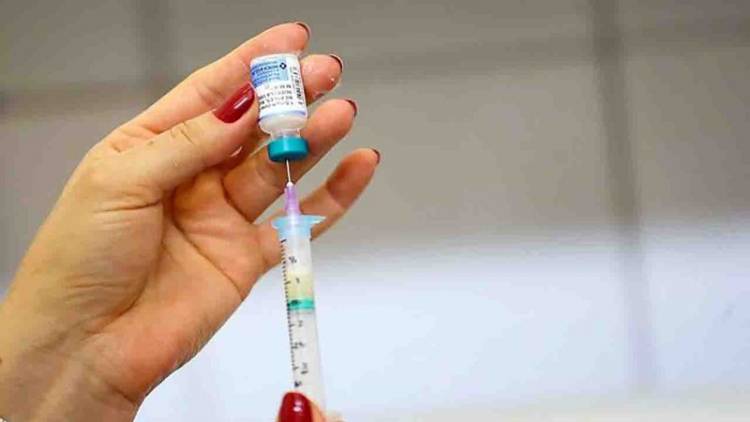 Baixa adesão faz prefeitura de MS avançar vacinação para pessoas com mais de 46 anos