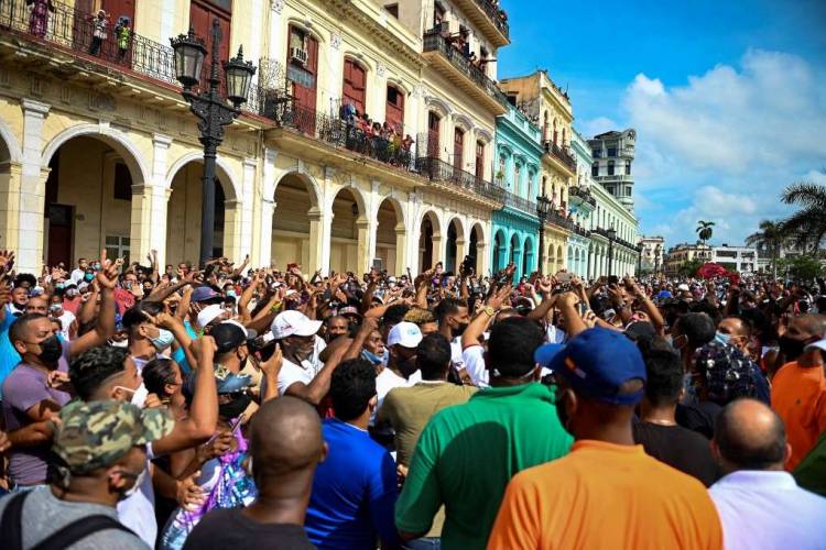 Entenda porque Cuba explodiu nos maiores protestos em décadas na ilha