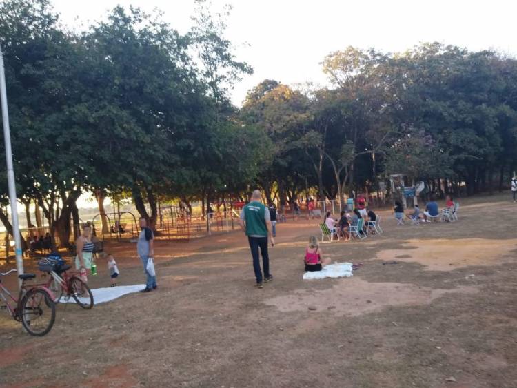Fiscalização notifica 06 estabelecimentos e aborda 42 pessoas, além de festas, prainha do Jupiá e Lagoa em cumprimento a decretos municipais em Três Lagoas