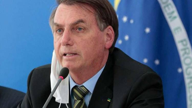 Bolsonaro é internado e cancela reunião com Poderes