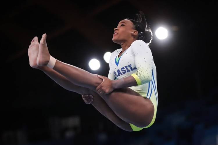 Ginástica: Rebeca Andrade coloca nome na história com medalha de prata