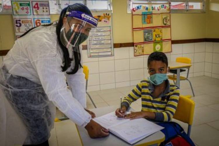 Em mais uma semana de aulas híbridas, REME de TL recebe segunda metade dos alunos presencialmente