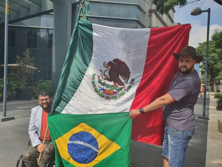 Zé Trovão e Oswaldo Eustáquio estão juntos no México 