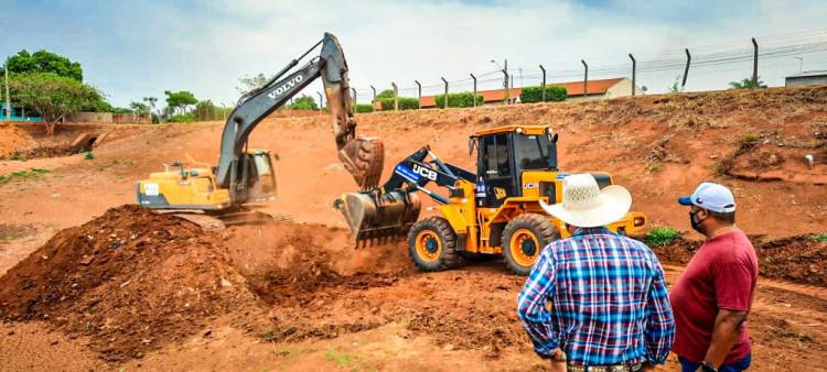 Bacia de contenção do Paranapungá passa por obras de limpeza e reestruturação