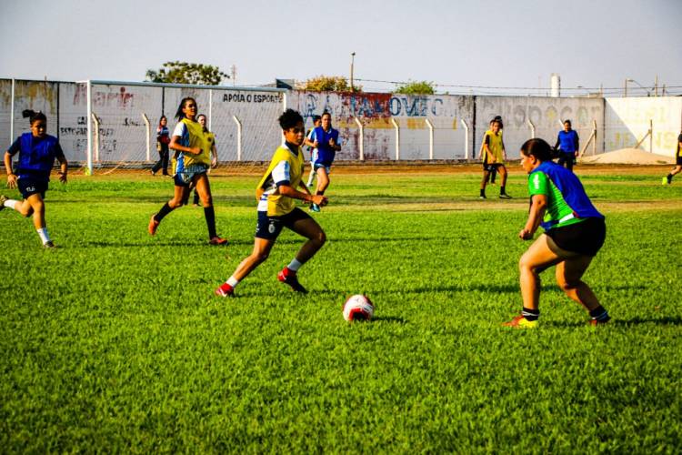Torneio Seletivo para Estadual Feminino de Futebol bate recorde de inscrições e CEC inicia treinamentos
