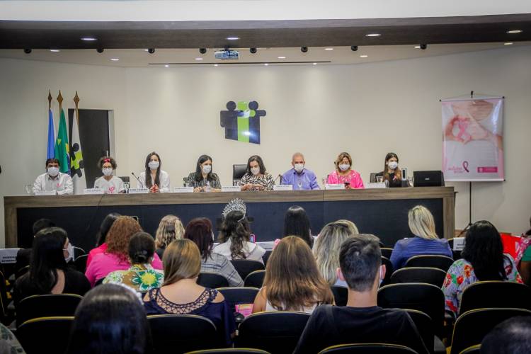 Simpósio de Saúde da Mulher lança campanha do Outubro Rosa e Protocolo Estadual de Atenção à Vítima de Violência