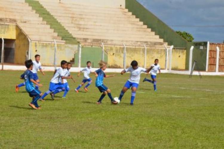 Seletiva de futebol para equipe de base do Flamengo acontece neste domingo (14), no “Madrugadão”, saiba como participar