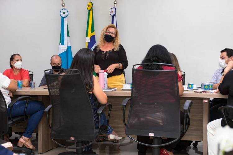 Vereadores alinham novas ações com representantes de rede de proteção as mulheres