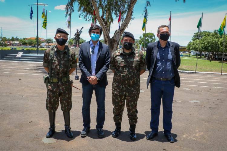 Vice-prefeito Paulo Salomão e o Vereador Sargento Rodrigues prestigiaram troca de comando do Exército de Três Lagoas