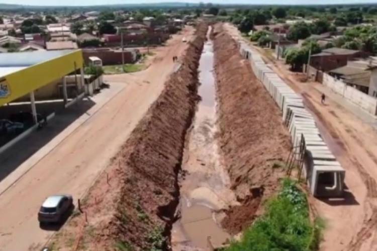 Vídeo destaca o “verdadeiro canteiro de obras” em que Água Clara se transformou com a gestão Gerolina