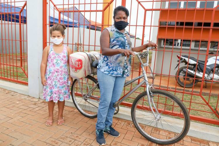 Campanha Natal Solidário inicia distribuição de cestas de Natal para famílias da região do bairro Novo Oeste