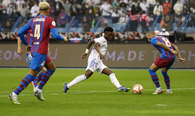 Real Madrid vence Barcelona e vai à final da Supercopa da Espanha