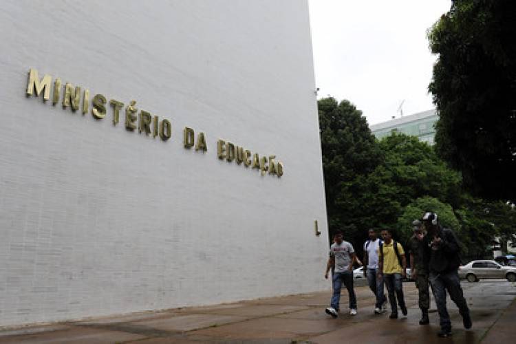 CNM pede que MEC reconsidere posição do FNDE contra efeito retroativo da lei de atualização do Fundeb