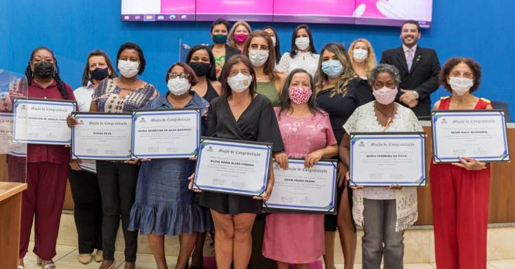 Vereadoras celebram o dia da mulher com homenagens