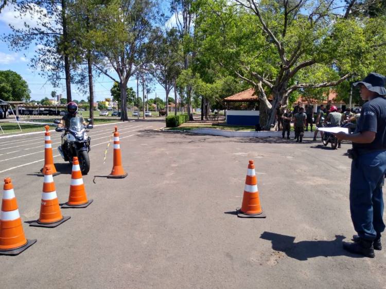 Diretoria de Trânsito ministra instrução Básica de Pilotagem em Motocicletas para o 3ª Bateria de Artilharia Antiaérea de Três Lagoas